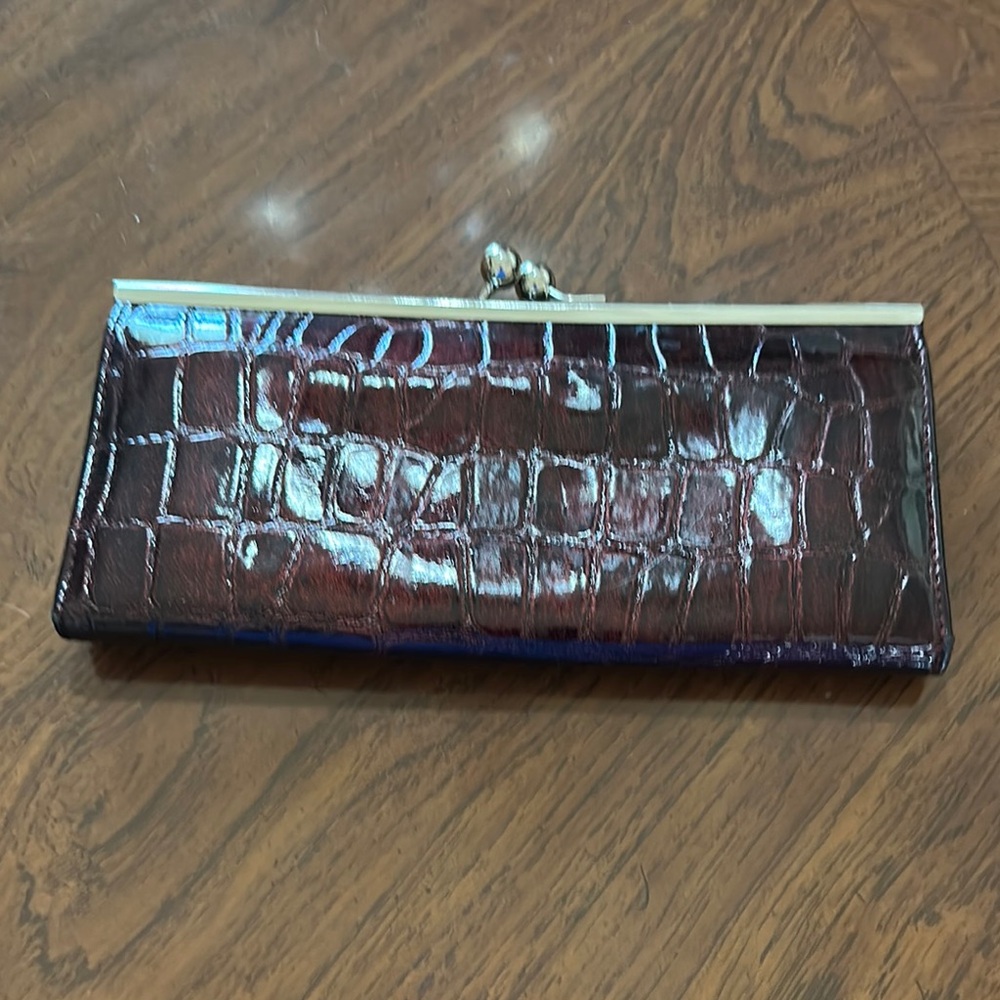 Elegant Crocodile-Embossed Clutch